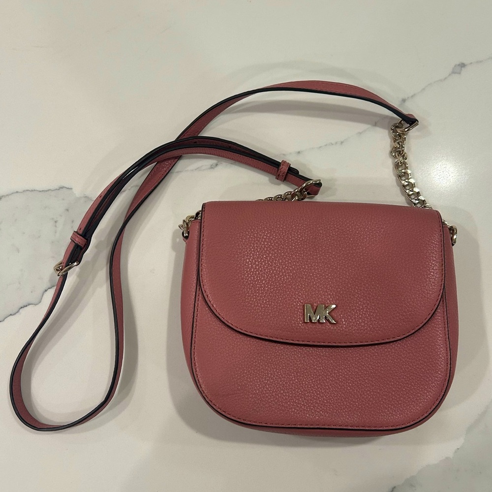pink MK purse with gold accents ✨
